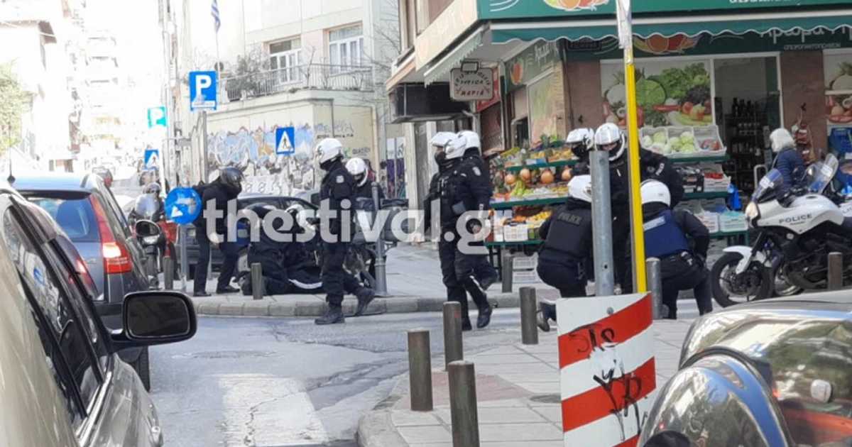 Θεσσαλονίκη: Επεισόδια και προσαγωγές στο περιθώριο του πανεκπαιδευτικού συλλαλητηρίου (pics, video)