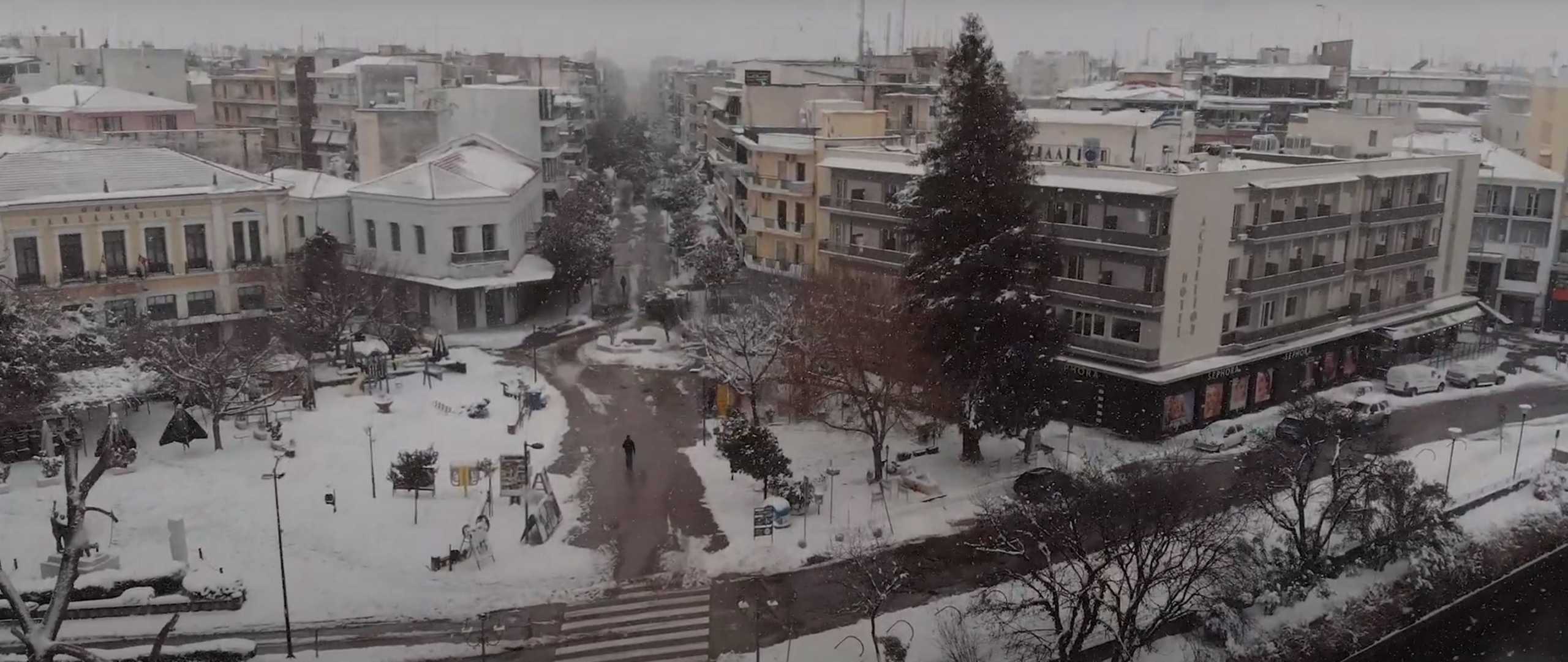 Καιρός – Τρίκαλα: Μαγευτικά πλάνα της κατάλευκης πόλης από drone