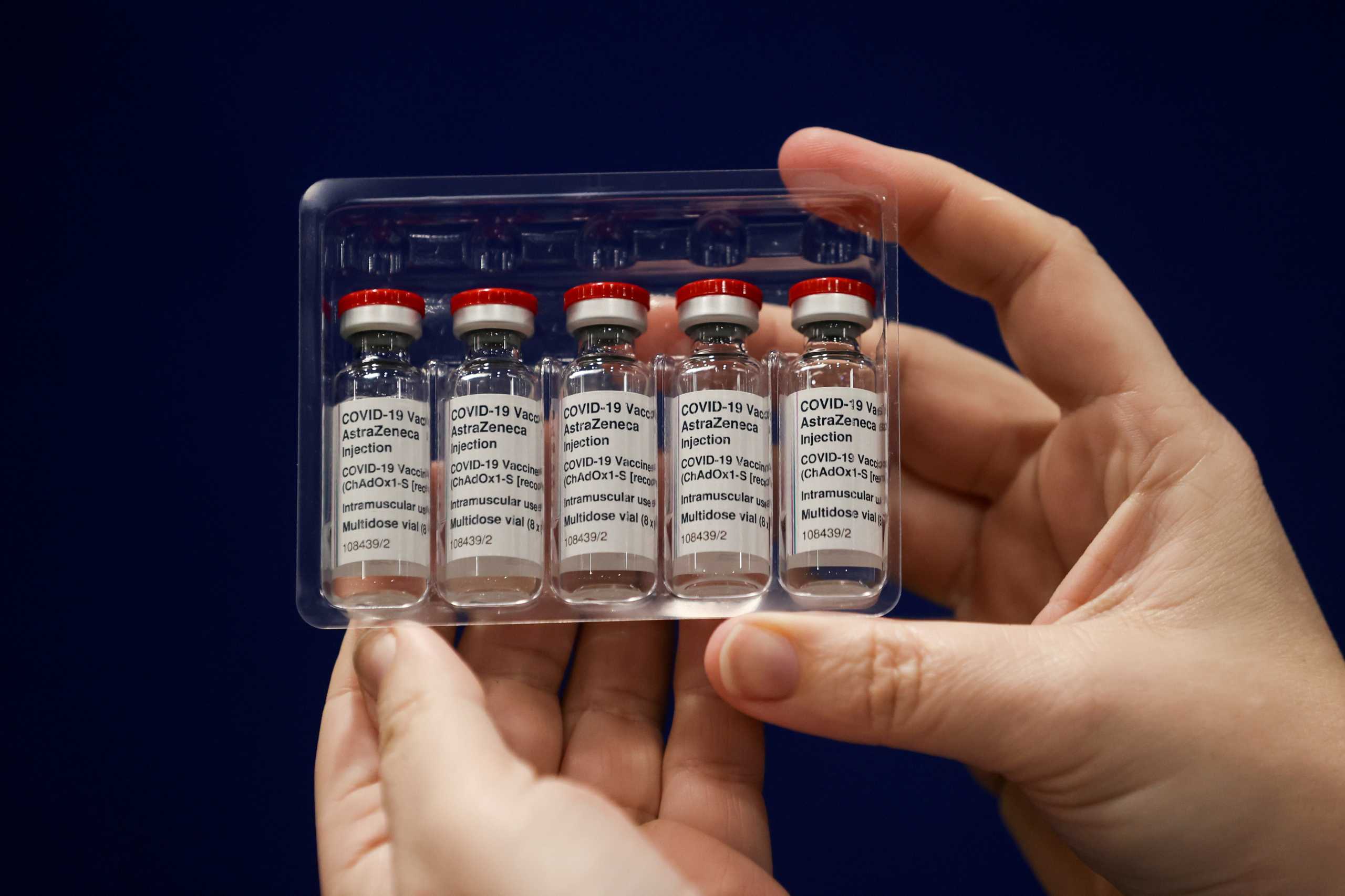 Εμβόλιο AstraZeneca: «Περιορισμένη αποτελεσματικότητα κατά της νοτιοαφρικανικής μετάλλαξης»