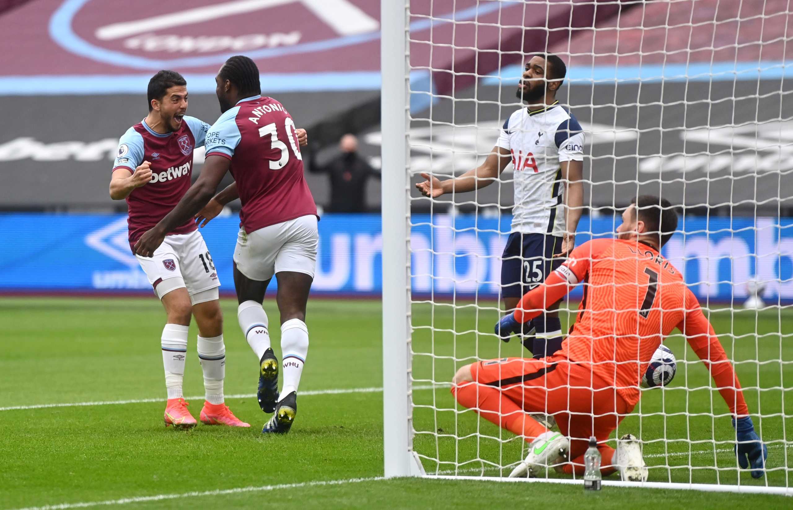 Premier League: «Σεντονάτη» Γουέστ Χαμ πάτησε την Τότεναμ (video)