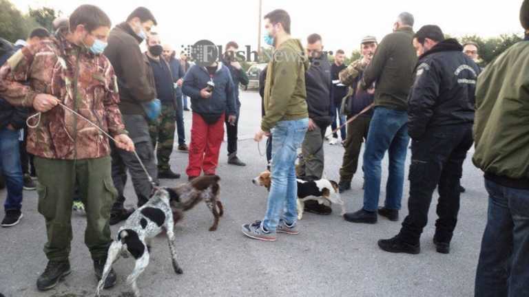 Χανιά: Συγκέντρωση διαμαρτυρίας κυνηγών με τα σκυλιά τους κατά της απαγόρευσης (pics, video)