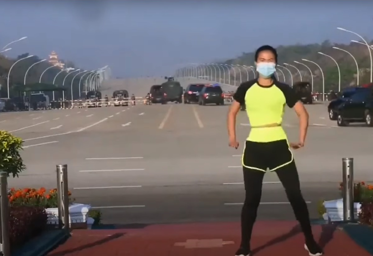 Μιανμάρ: Έκανε ασκήσεις αερόμπικ και πίσω της ο Στρατός έκανε πραξικόπημα – Το βίντεο που έγινε viral