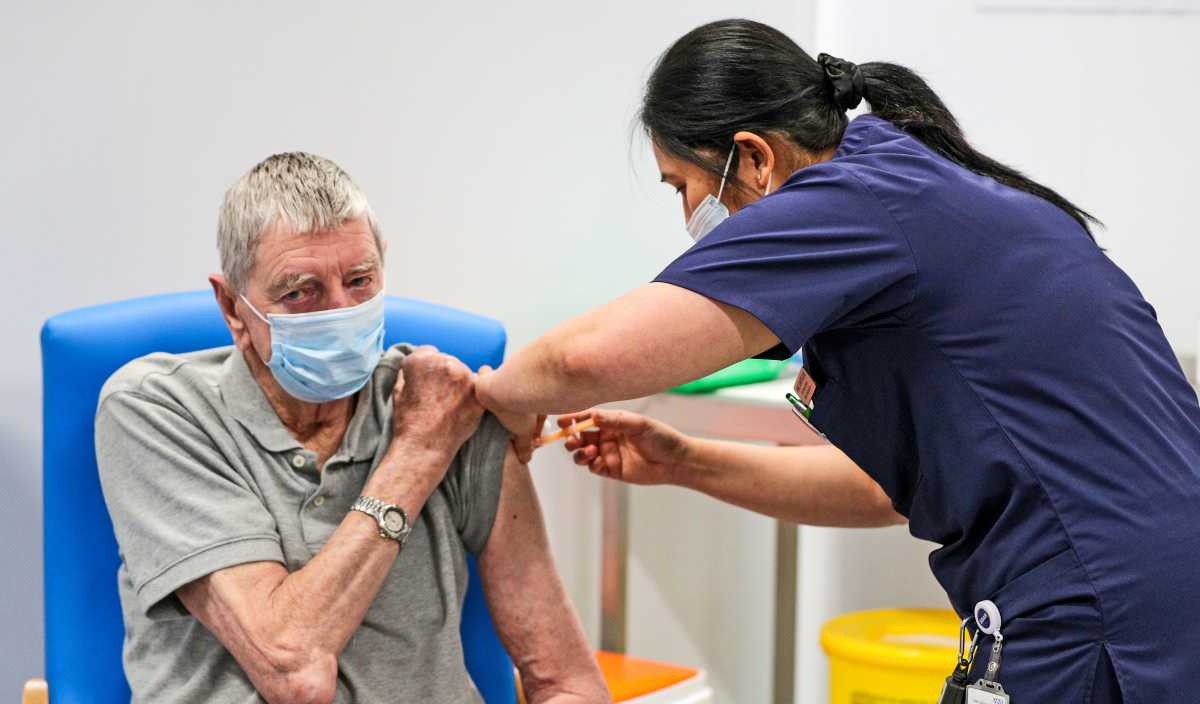 Αγγλία: Εμβολιάστηκαν σχεδόν όλοι οι ηλικιωμένοι στα γηροκομεία