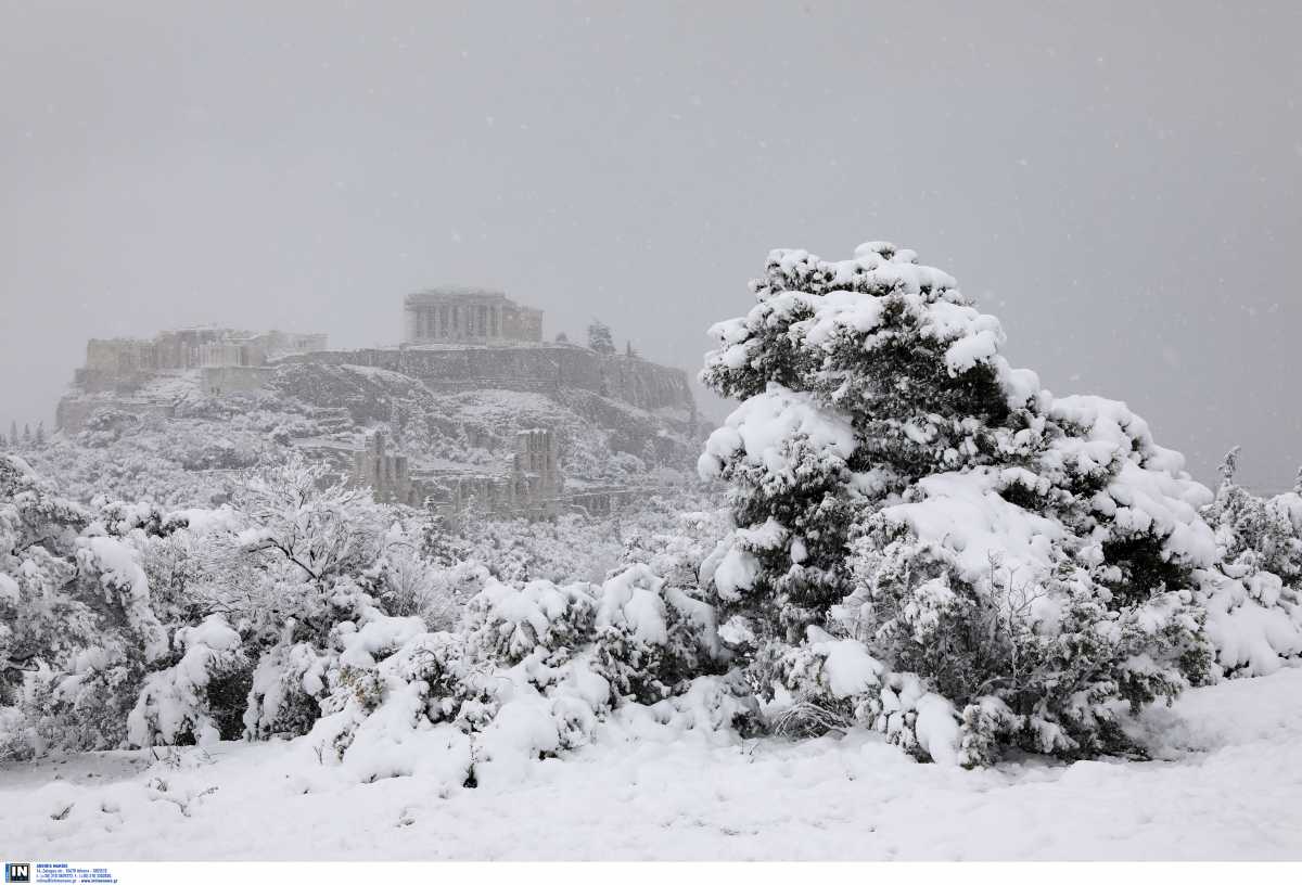Η μαγική φωτογραφία της χιονισμένης Ακρόπολης που τρέλανε το Twitter