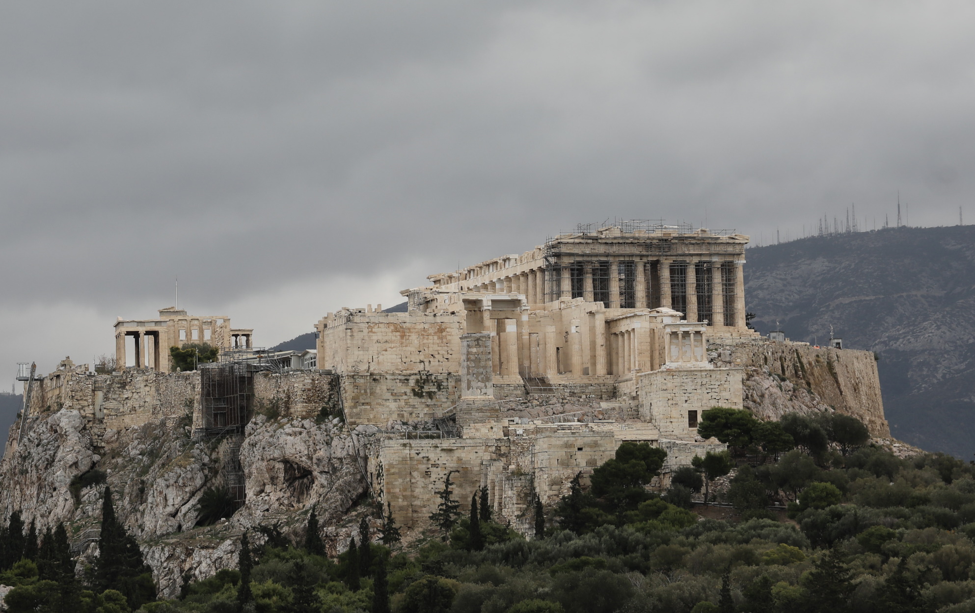 Συνελήφθησαν τρεις αλλοδαποί στην Ακρόπολη – Επιχείρησαν να αναρτήσουν πανό σε μνημείο