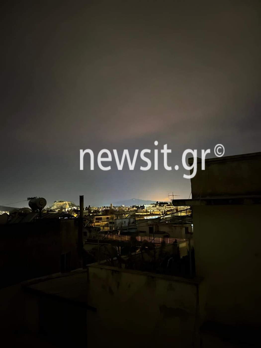 Διακοπή ρεύματος: Μπλακ άουτ στη μισή Αττική και την Πελοπόννησο από έκρηξη σε μετασχηματιστή Διακοπή ρεύματος: Μπλακ άουτ στη μισή Αττική και την Πελοπόννησο από έκρηξη σε μετασχηματιστή