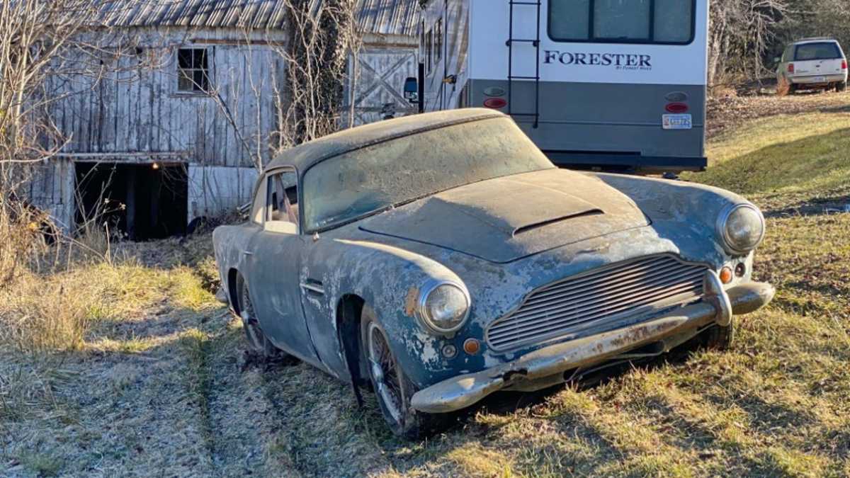 Αυτή η Aston Martin του ’62, κρύβει πίσω της μια όμορφη αυτοκινητιστική ιστορία! [vid]