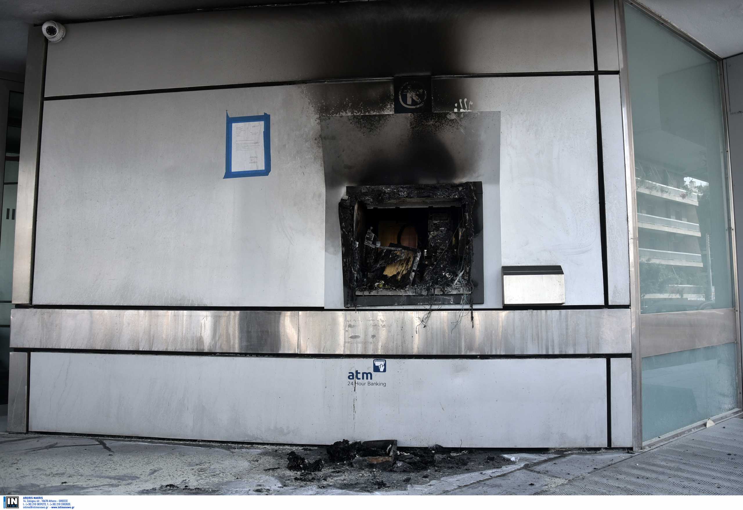 Εμπρησμοί ΑΤΜ σε Παγκράτι και Ελευσίνα – Αναζητούνται οι δράστες