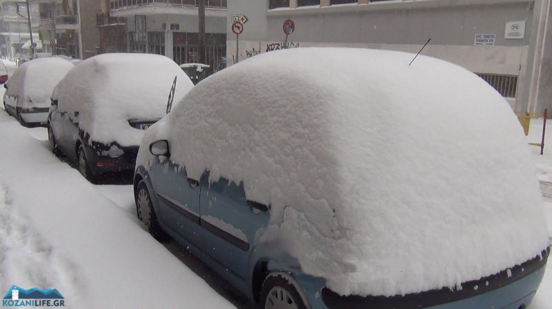 Καιρός – Κοζάνη: Αυτοκίνητα θάφτηκαν στο χιόνι – Η Δυτική Μακεδονία σε λευκό κλοιό (video)