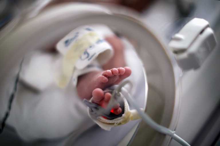 Ηράκλειο: 40χρονη γέννησε στο ασθενοφόρο – Οι διασώστες έκλαιγαν μετά τον τοκετό