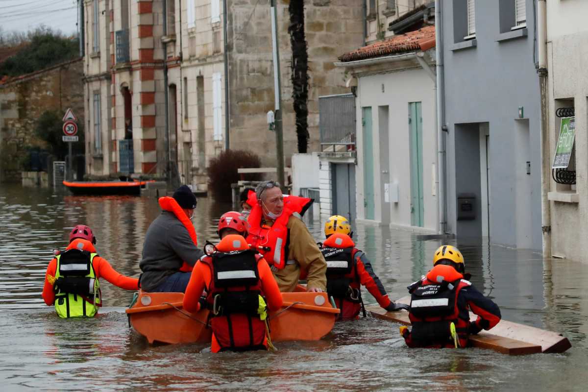 H Γαλλία «πνίγεται» από σαρωτικές πλημμύρες – Σε κατάσταση συναγερμού το Παρίσι