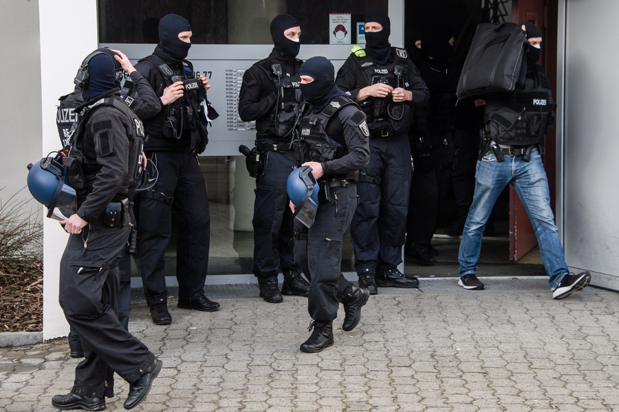 Ξεσπά σε λυγμούς η εργοδότρια του Έλληνα μετανάστη που πέθανε σε κρατητήριο του Βούπερταλ