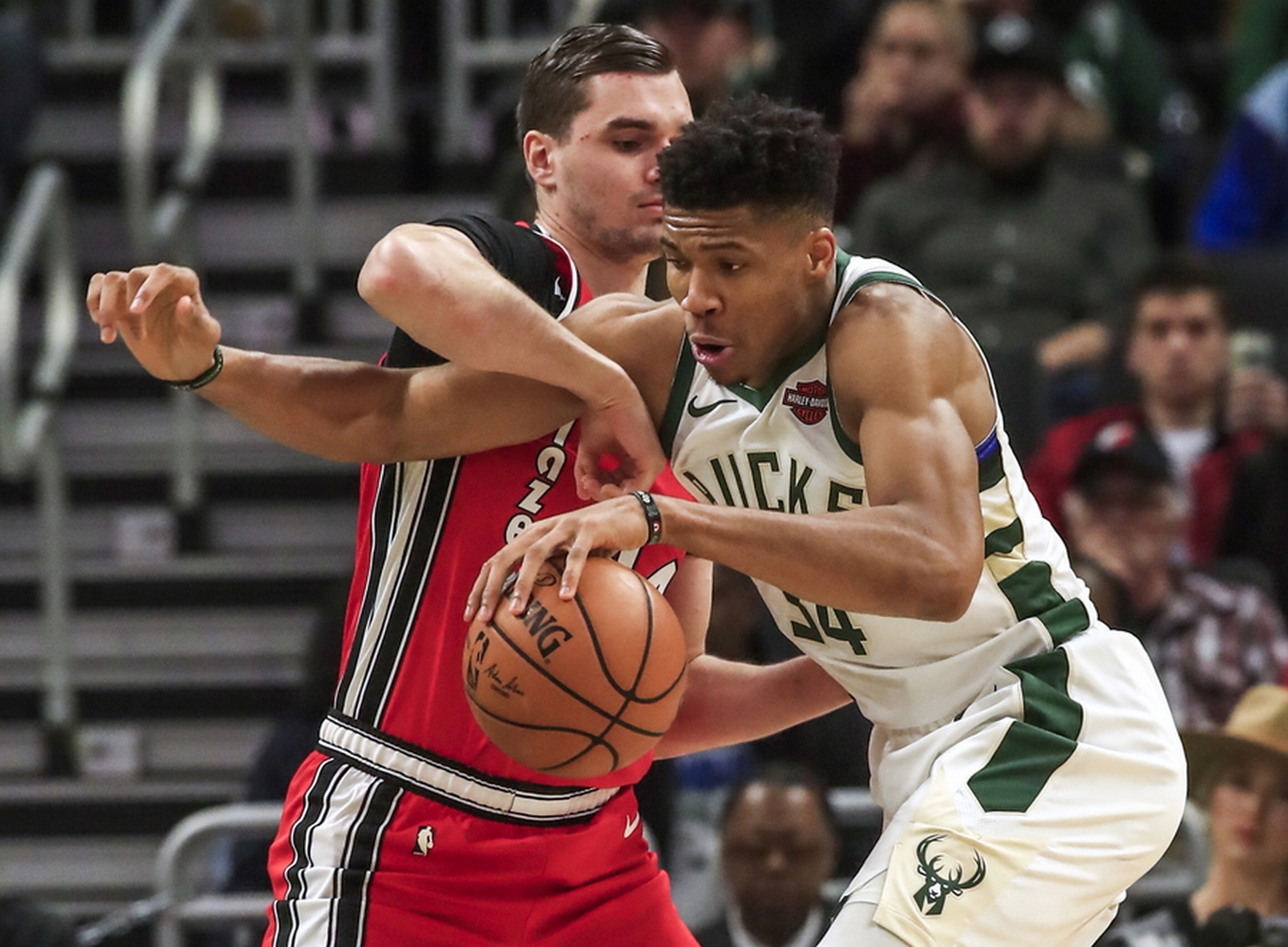 epa08015904 Milwaukee Bucks forward Giannis Antetokounmpo of Greece (R) tries to move on Portland Trail Blazers forward Mario Hezonja of Croatia (L) during the NBA game between the Portland Trail Blazers and the Milwaukee Bucks at Fiserv Forum in Milwaukee, Wisconsin, USA, 21 November 2019.  EPA