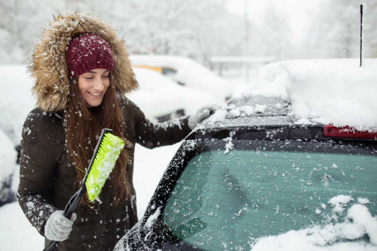 Πάγος στο αμάξι: Το κόλπο για να ξεπαγώσει το παρμπρίζ