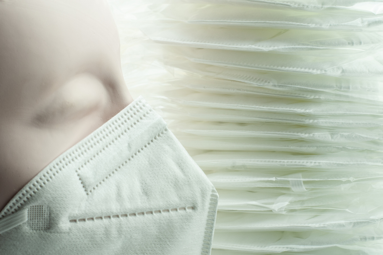 Κορονοϊός: Η κλασική υφασμάτινη μάσκα γίνεται “επιπέδου Ν95” με αυτό το απλό πρόσθετο