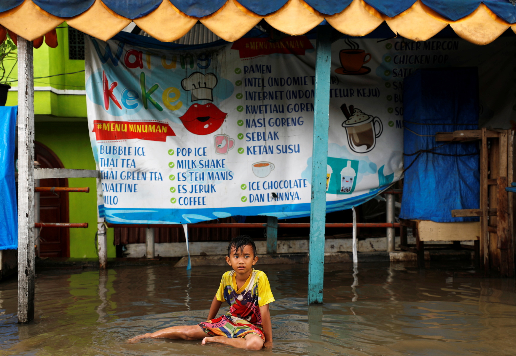 Iνδονησία: 1.000 άνθρωποι απομακρύνθηκαν από τα σπίτια τους μετά τις πλημμύρες στην Τζακάρτα