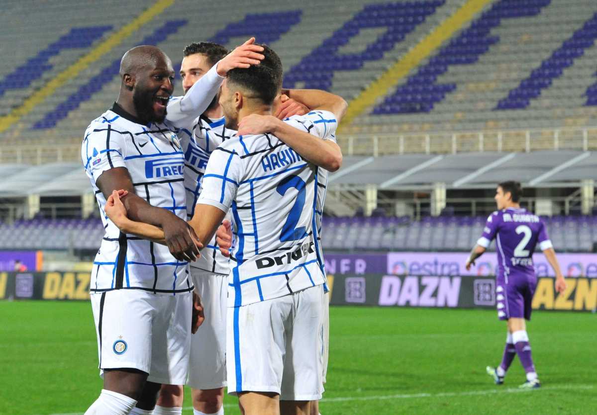 Soccer Football - Serie A - Fiorentina v Inter Milan - Stadio Artemio Franchi, Florence, Italy - February 5, 2021 Inter Milan's Ivan Perisic celebrates scoring their second goal with Romelu Lukaku, Roberto Gagliardini and Achraf Hakimi REUTERS