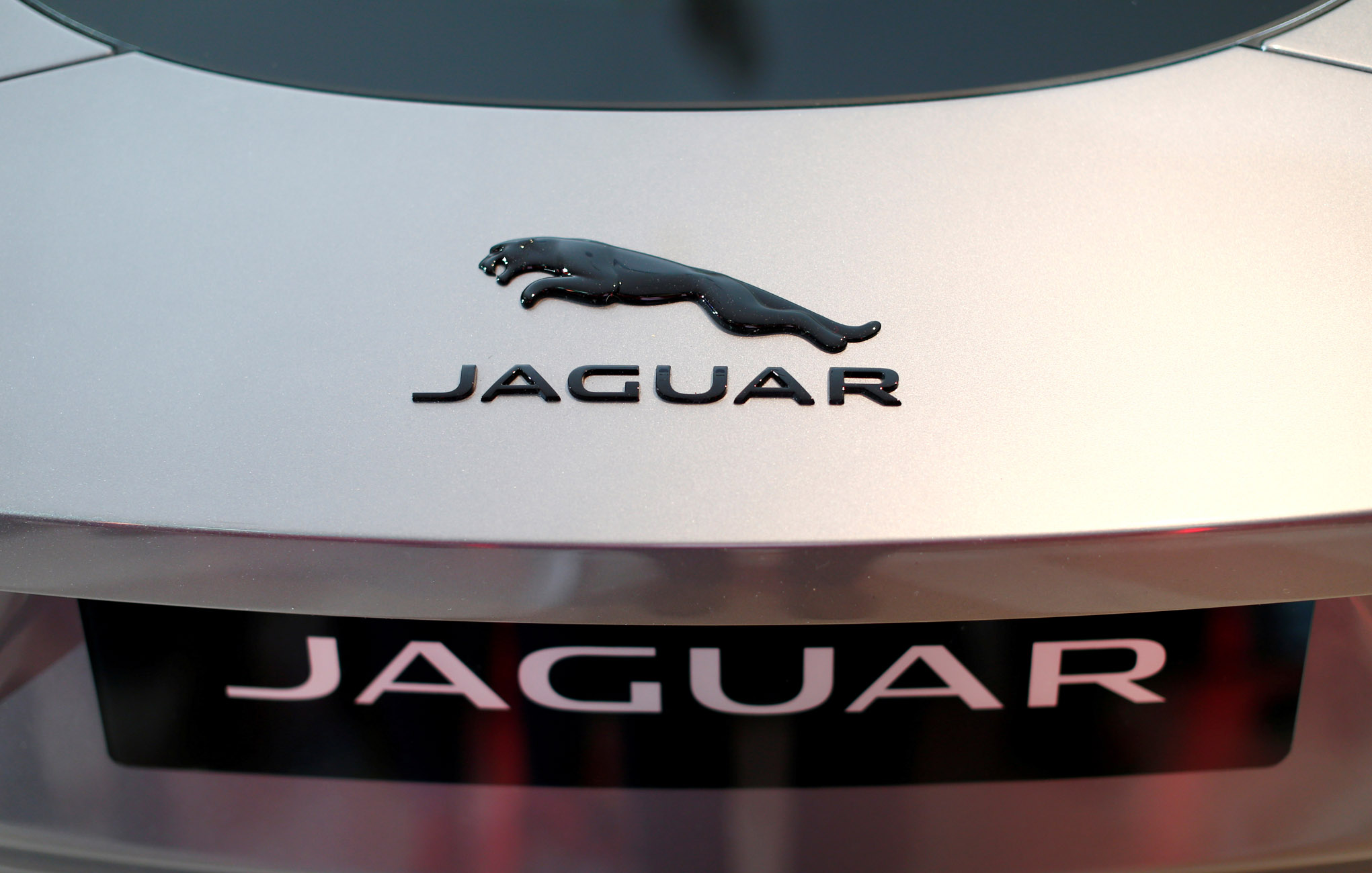 Η Jaguar Land Rover καταργεί 2.000 θέσεις εργασίας παγκοσμίως