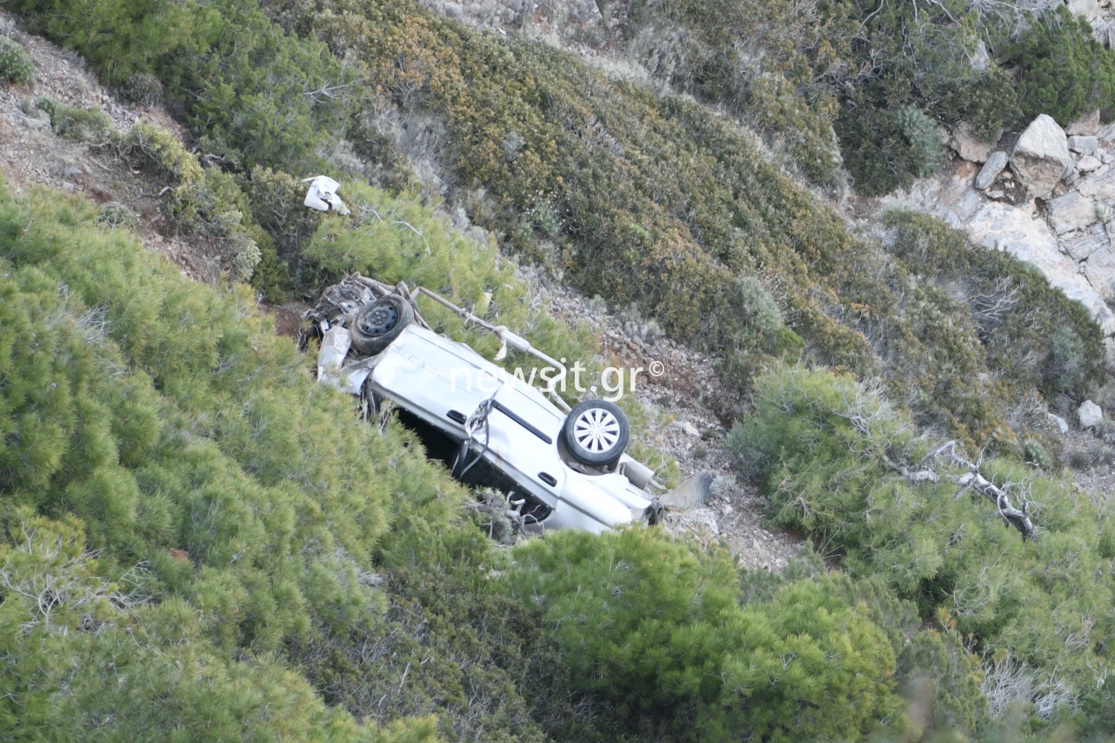 Τραγωδία στην Κερατέα: Τα “μυστικά” της μοιραίας πορείας του οχήματος του 24χρονου προς το γκρεμό