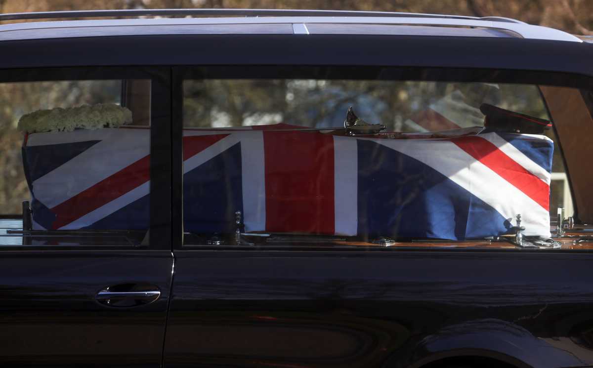 Τομ Μουρ: Η Βρετανία αποχαιρέτησε τον ήρωά της (pics)
