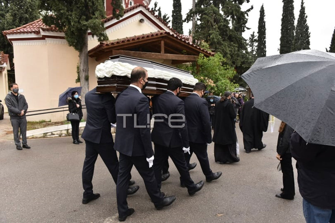 Αντώνης Καλογιάννης: Κηδεύτηκε υπό τους ήχους του «Κράτησα τη ζωή μου»