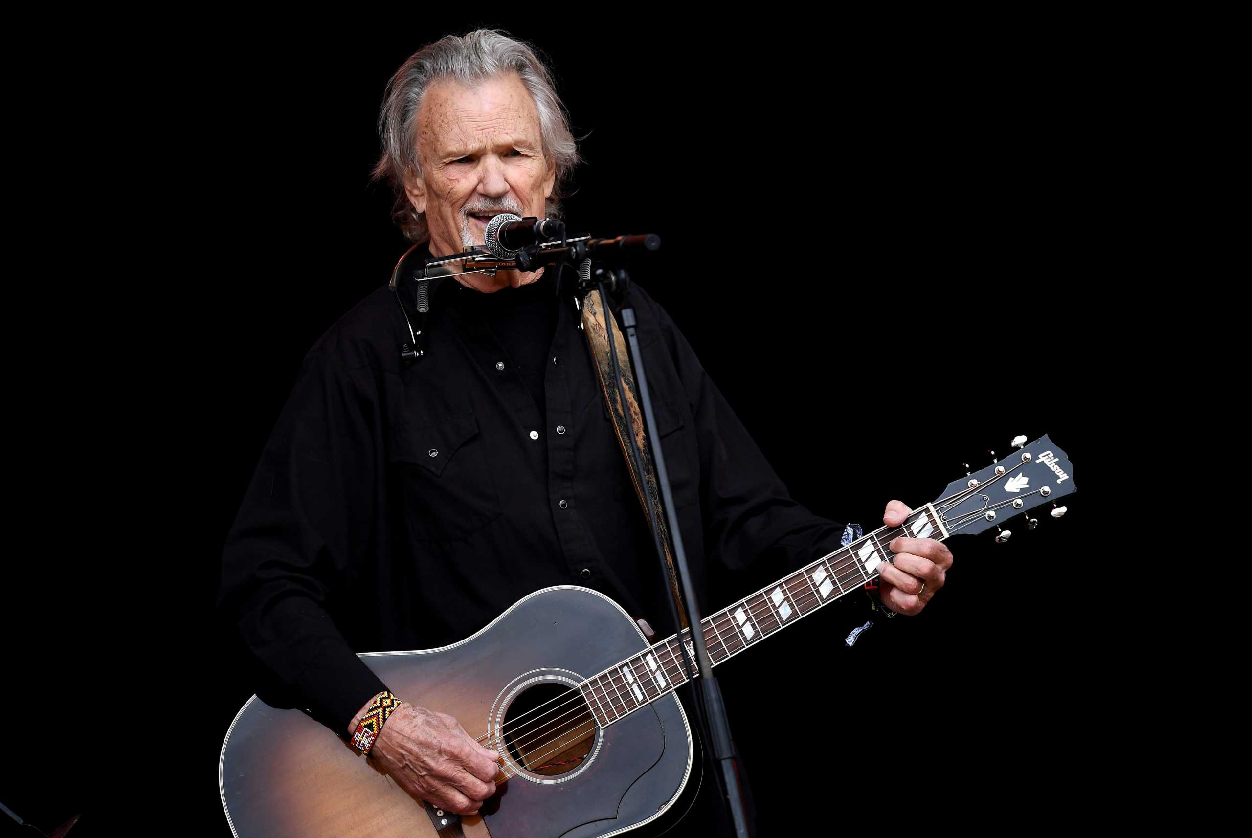 FILE PHOTO: Kris Kristofferson performs on the Pyramid Stage at Worthy Farm in Somerset during the Glastonbury Festival in Britain, June 23, 2017.  REUTERS