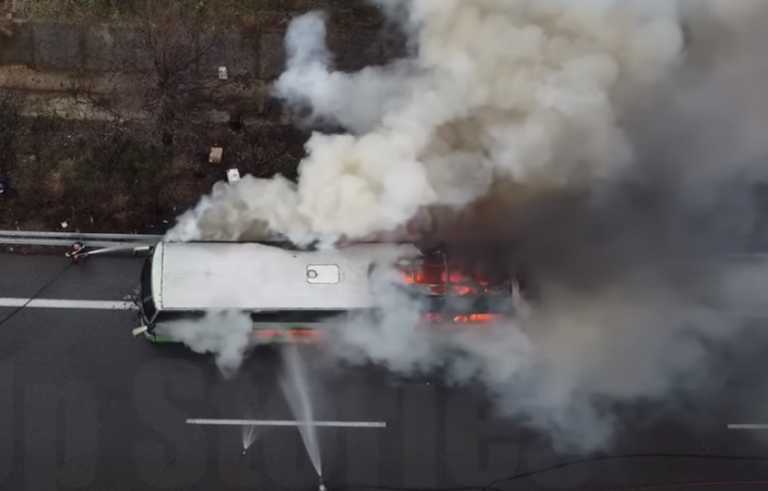 Εθνική Οδός: Συγκλονιστικές εικόνες από φωτιά σε λεωφορείο των ΚΤΕΛ - Τρόμος για 48 επιβάτες (video)