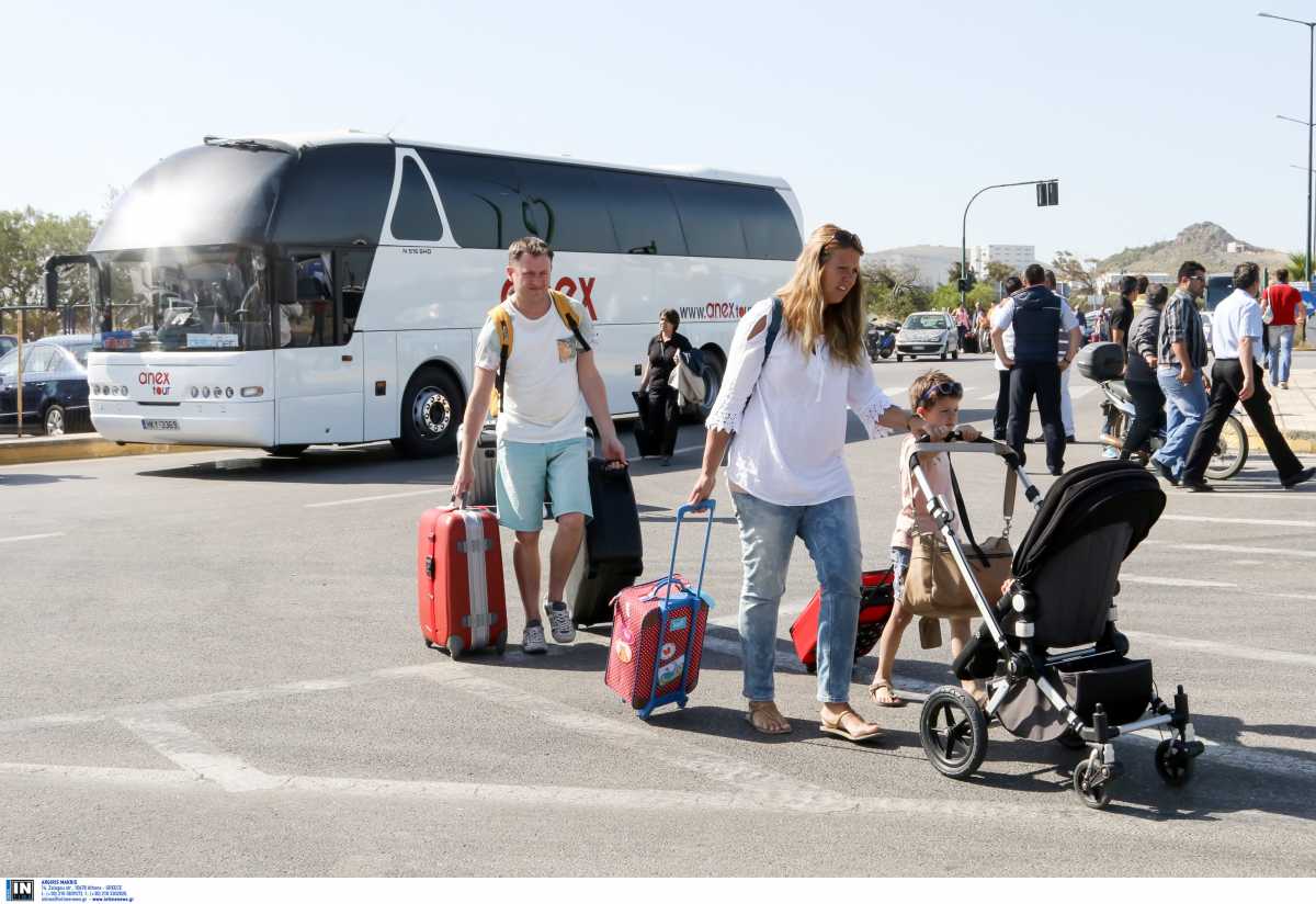 Mειώνονται τα τέλη κυκλοφορίας για τα τουριστικά λεωφορεία