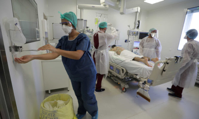 Άρχισε η πίεση στο ΕΣΥ: 7 στους 10 ασθενείς με κορονοϊό νοσηλεύονται στα νοσοκομεία της Αττικής