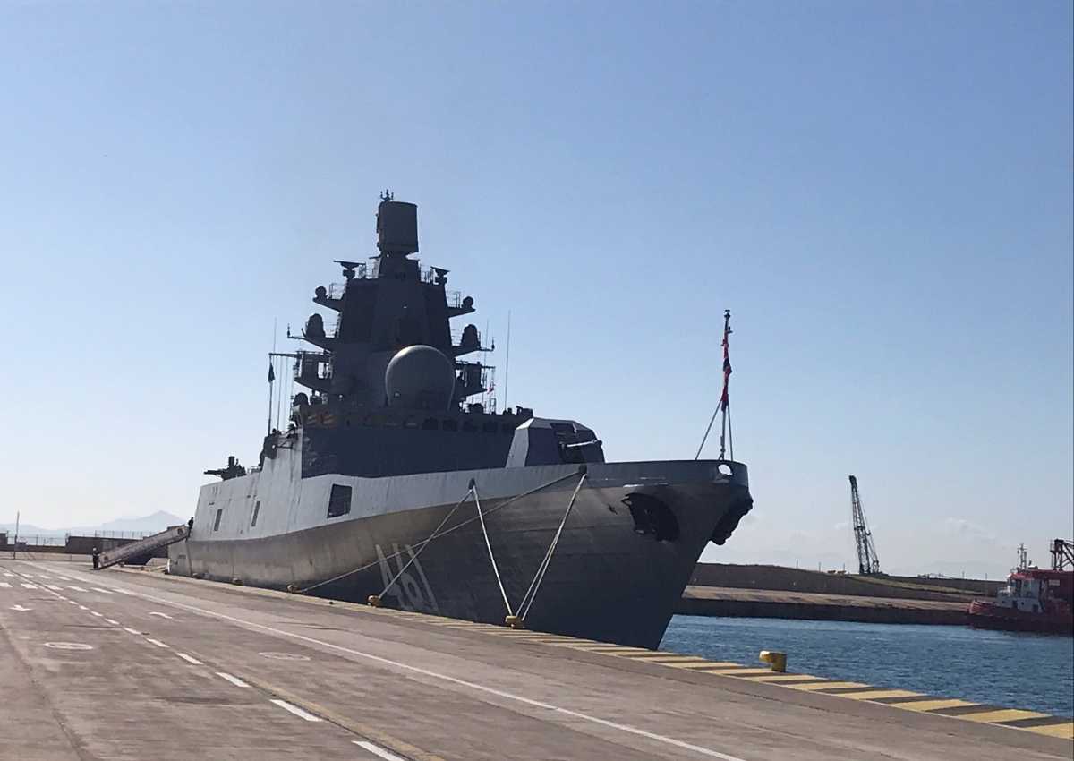 Κατέφθασε στον Πειραιά η ρωσική υπερσύγχρονη φρεγάτα «Admiral Kasatonov» [pics]