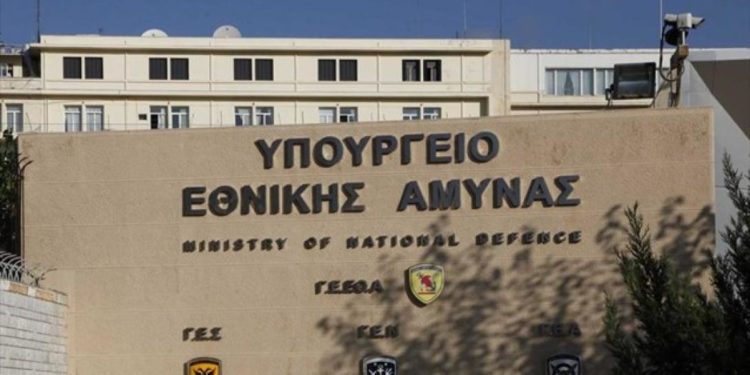 ΥΠΕΘΑ: Ποια στελέχη των ΕΔ δικαιούνται ειδική πρόσθετη άδεια με αποδοχές – Δείτε την απόφαση!