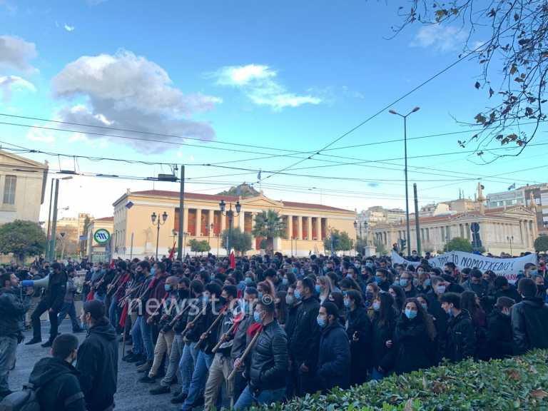 Πανεκπαιδευτικό Συλλαλητήριο: Κλειστή η Πανεπιστημίου (pics)
