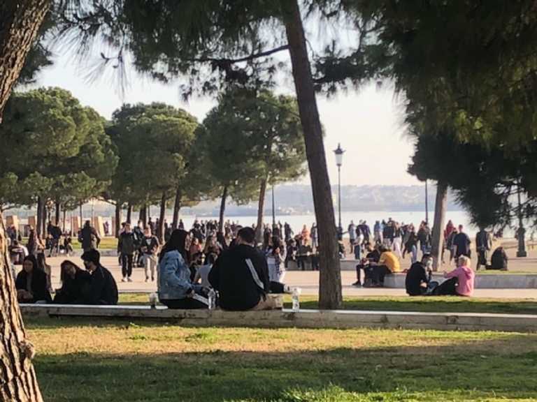 Χαμός και συνωστισμός στην παραλία της Θεσσαλονίκης (pics)