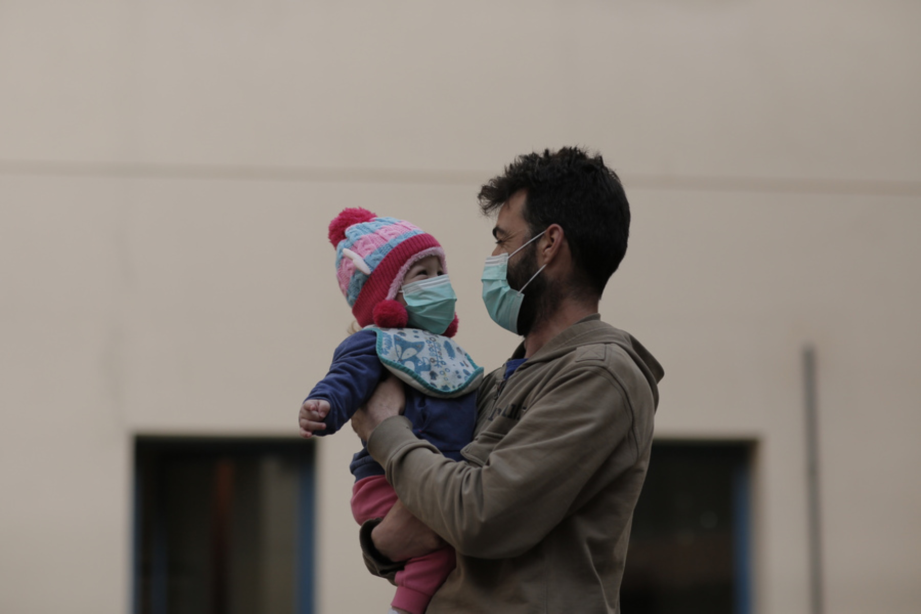 Κορονοϊός: Γιατί αυξάνονται οι εισαγωγές παιδιών με Covid-19 στα νοσοκομεία