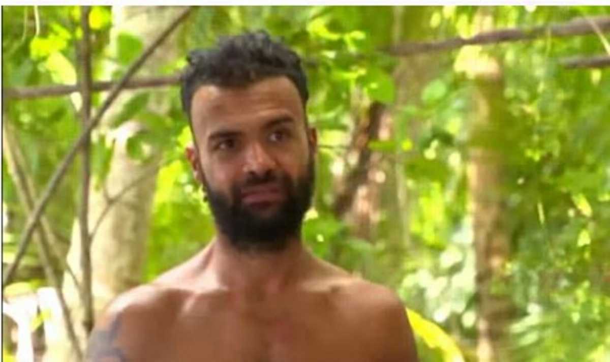 Survivor: Ο Περικλής “καρφώνει” τον Τριαντάφυλλο – “Είναι λυπηρό αυτό που κάνεις, πας και στα 50”