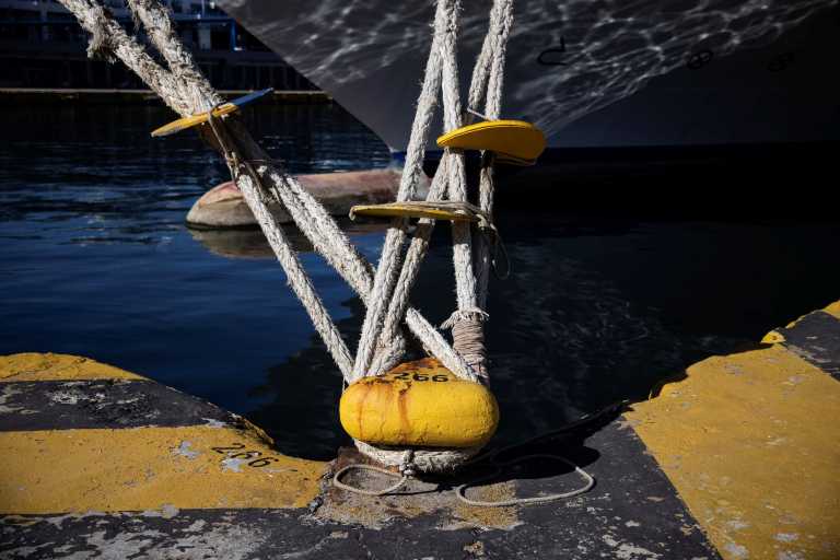 Κανονικά φεύγουν τα πλοία από Πειραιά και Λαύριο - Παραμένει το απαγορευτικό στην Ραφήνα