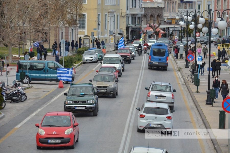 Λέσβος: «Μηχανοκίνητο» μήνυμα στην κυβέρνηση – «Καμία δομή προσφύγων πουθενά στο νησί» (pics)