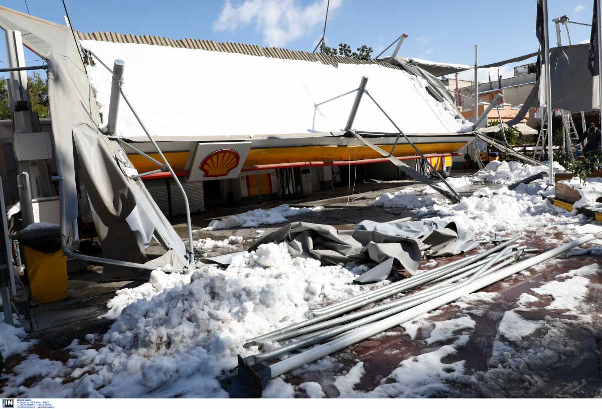 Χαϊδάρι: Κατέρρευσε από το χιόνι στέγαστρο βενζινάδικου