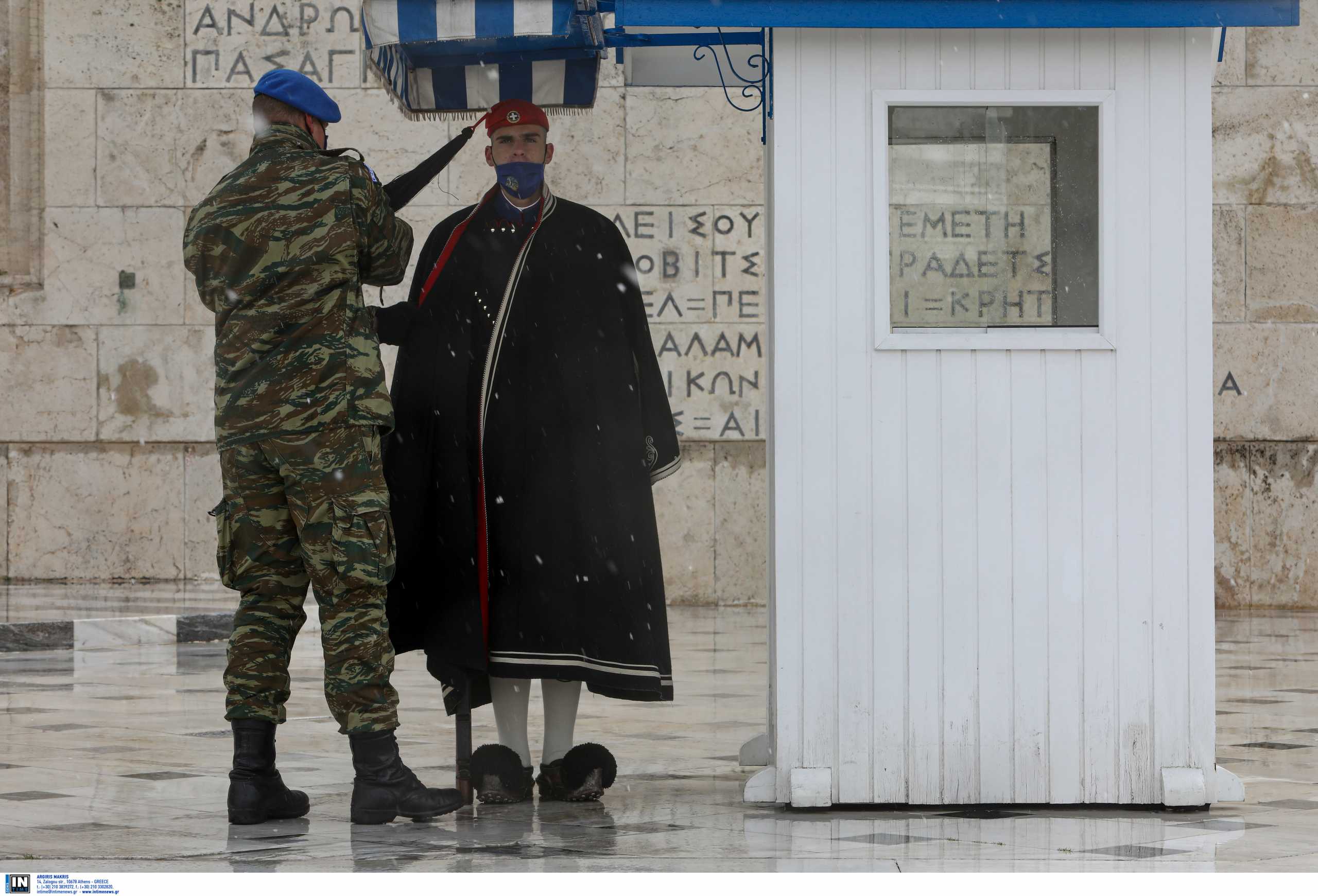 Η παγωνιά δεν «πιάνει» την Προεδρική Φρουρά: Απίστευτα πλάνα από τους Έλληνες στρατιώτες [pics]