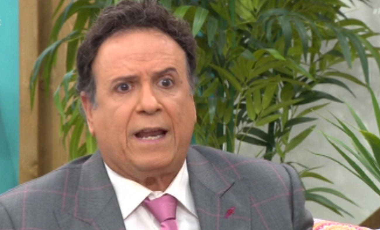 Ξεσπά ο Χάρης Ρώμας: «Είναι σιχαμερό και χυδαίο το εξώφυλλο που λέει… παιδόφιλος»