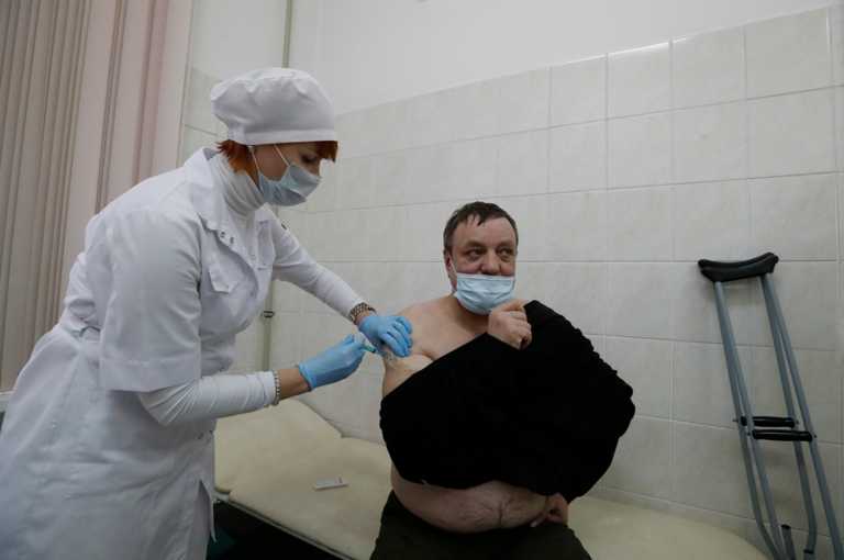 Ρωσία – Κορονοϊός: Ξεκίνησε ο εμβολιασμός των αστέγων στην Αγία Πετρούπολη