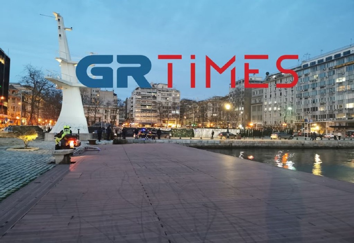Θεσσαλονίκη: Βούτηξε για κολύμπι στον παγωμένο Θερμαϊκό και σήμανε συναγερμός