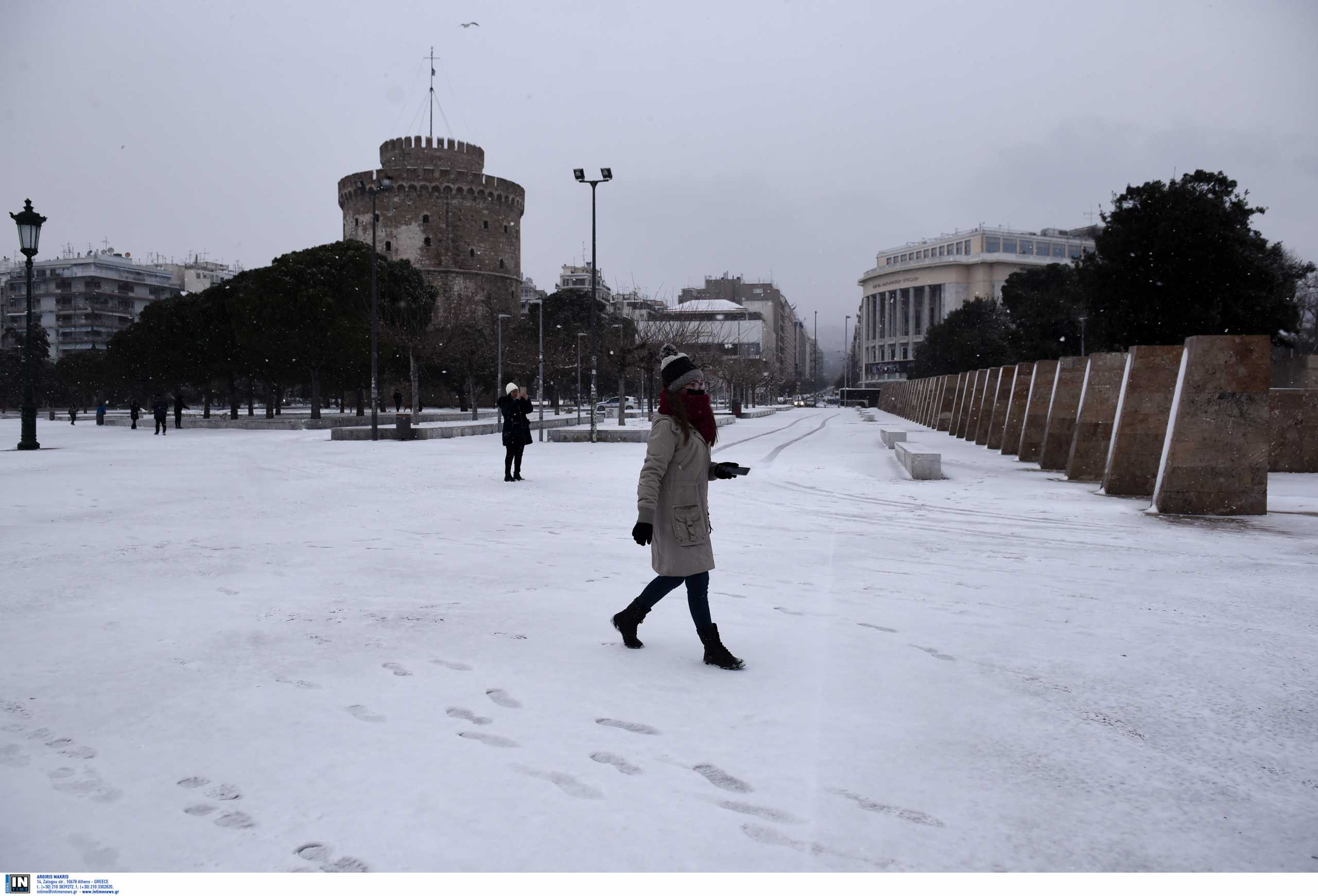 Καιρός: Η κακοκαιρία Μήδεια κάλυψε με χιόνια όλη τη Βόρεια Ελλάδα – Εντυπωσιακές εικόνες