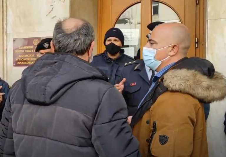 Θεσσαλονίκη: Ένταση μεταξύ γιατρών και αστυνομικών για τους διωκόμενους συνδικαλιστές (video)