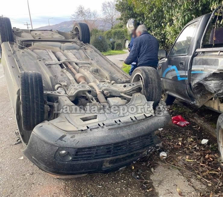 Φθιώτιδα: Σοβαρό τροχαίο με εγκλωβισμό οδηγού – Αυτοψία στο σημείο της σύγκρουσης (pics)