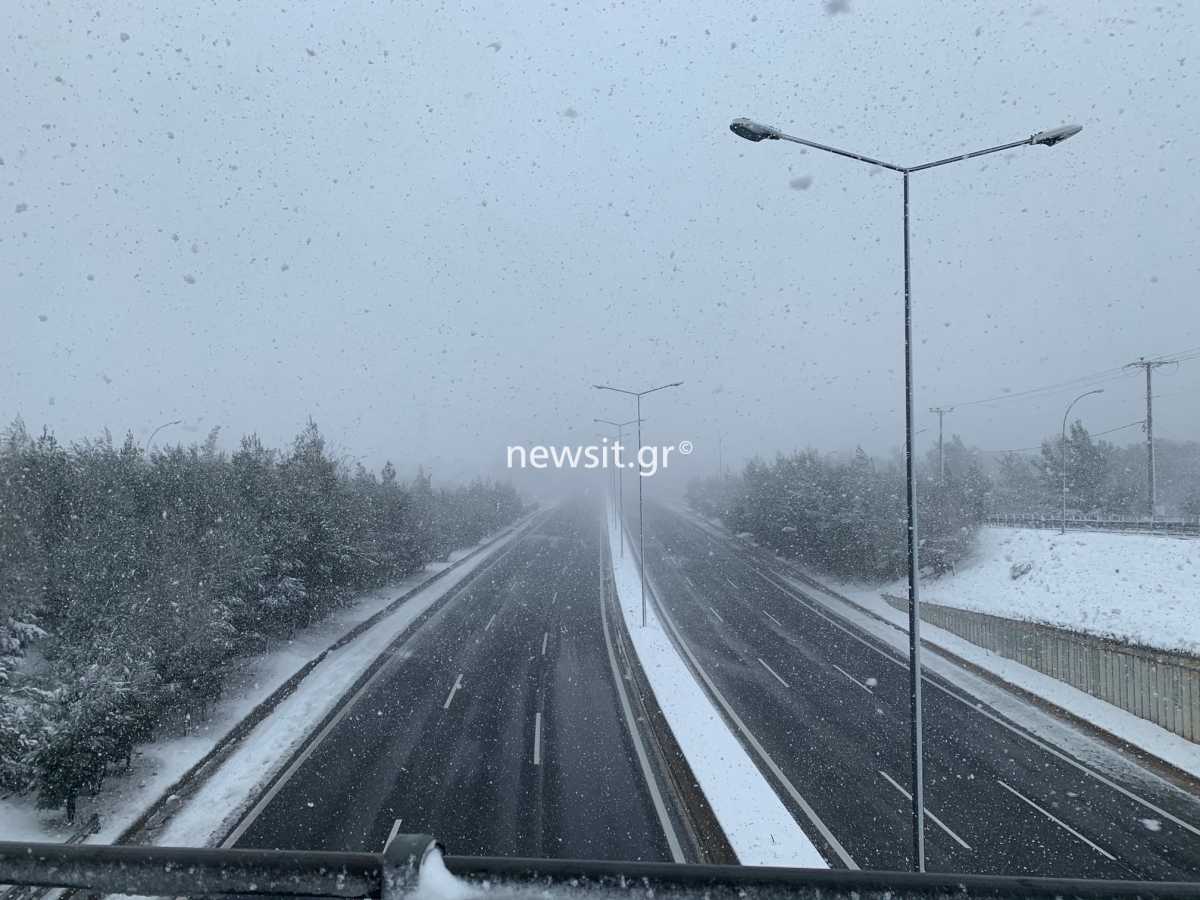 Χιονοθύελλα στην Εθνική, σφυροκοπά η «Μήδεια»: Ποιοι δρόμοι είναι κλειστοί, που χρειάζονται αλυσίδες