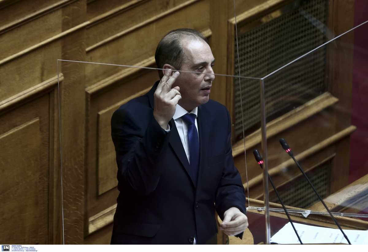 Βελόπουλος: Να παραιτηθεί η Μενδώνη – Κατώτερο των περιστάσεων το πολιτικό σύστημα