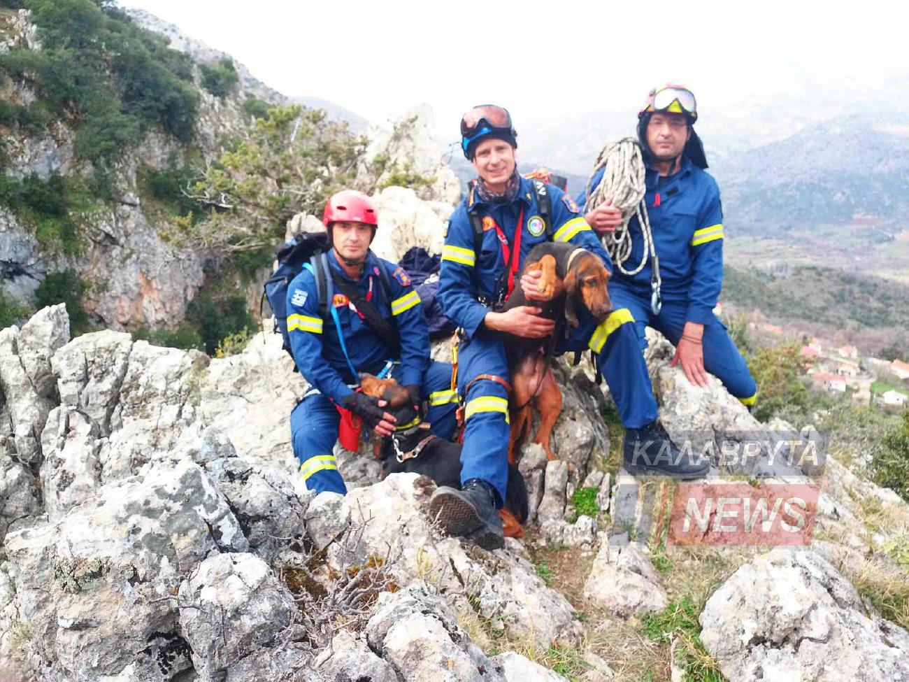 Αχαϊα: Εντυπωσιακή επιχείρηση διάσωσης δύο κυνηγετικών σκύλων – Πως βρέθηκαν σε πλαγιά 70 μέτρων (pics)