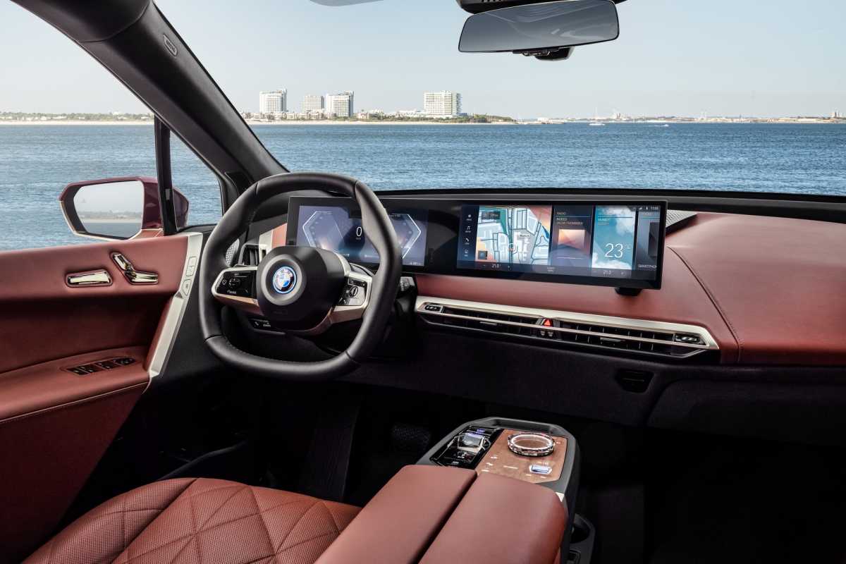 Το νέο iDrive της BMW είναι πιο ευφυές και θα το δούμε στην iX (video)