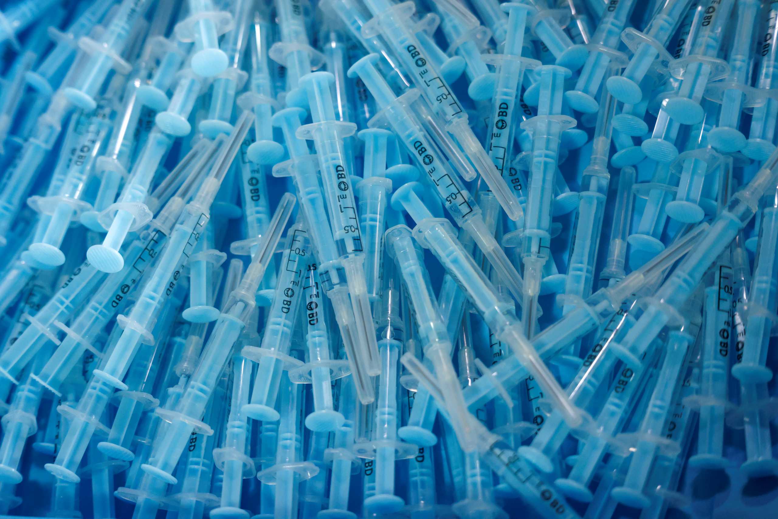 La Stampa για AstraZeneca: Είχαν κρύψει 29 εκατομμύρια δόσεις εμβολίων σε αποθήκες